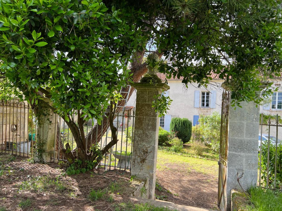 Le Loriot Bed & Breakfast Champagne-et-Fontaine Bagian luar foto